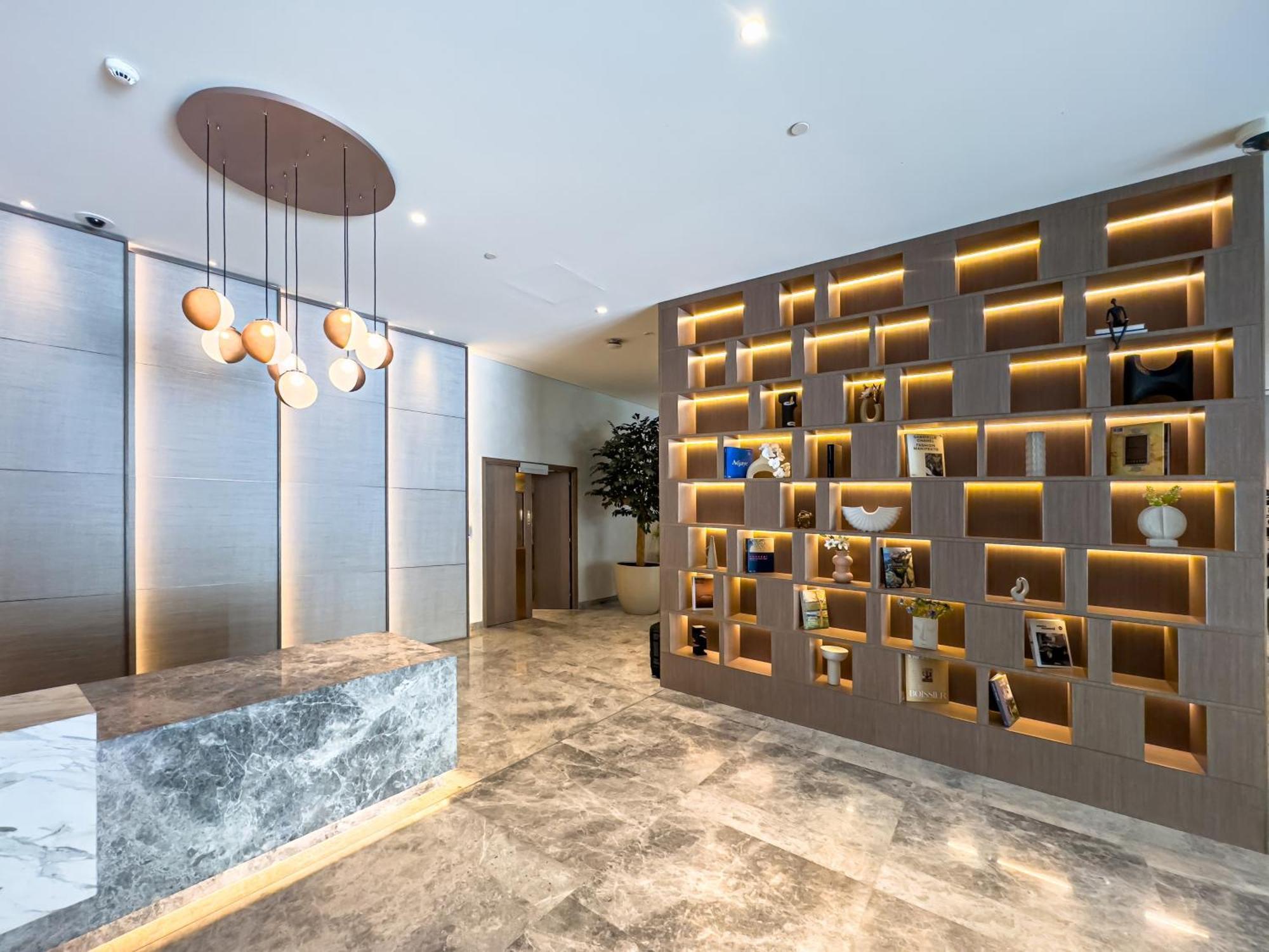 Luxurious 2br In Downtown Pool And Gym Access *